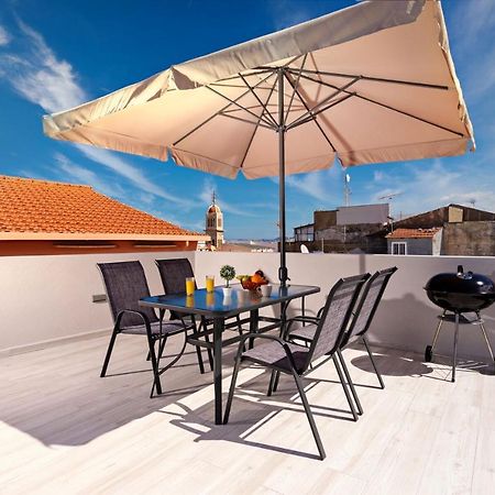 White & Gray Apartment ريثيمنو المظهر الخارجي الصورة