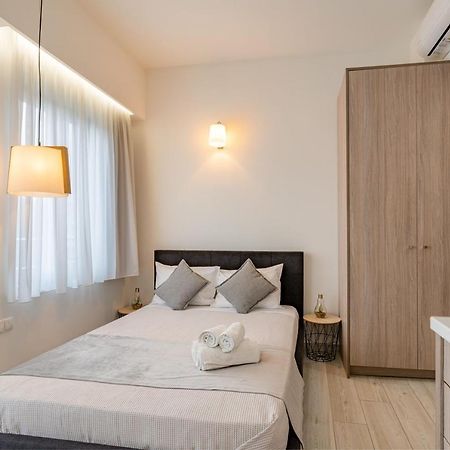 White & Gray Apartment ريثيمنو المظهر الخارجي الصورة