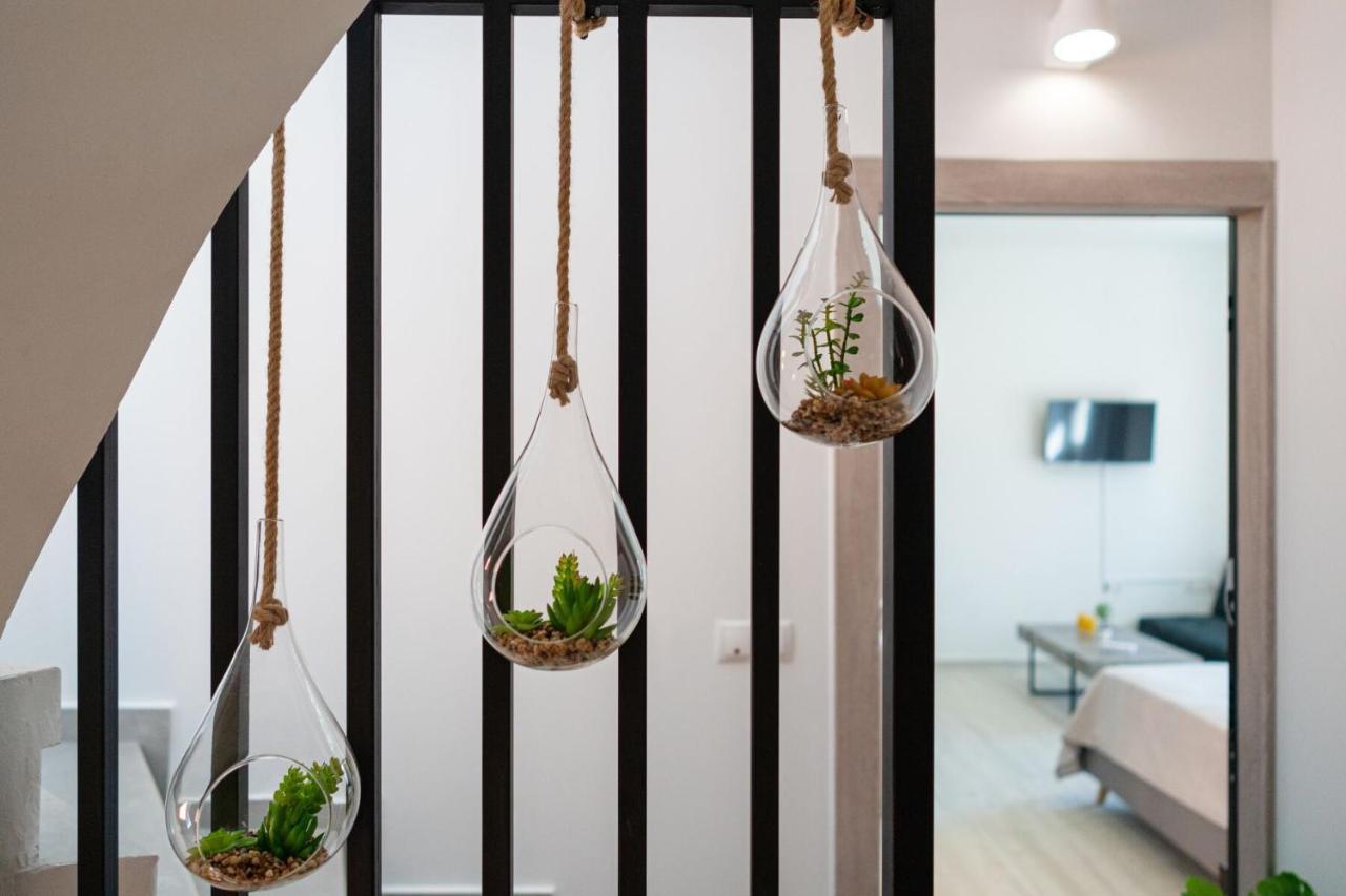 White & Gray Apartment ريثيمنو المظهر الخارجي الصورة