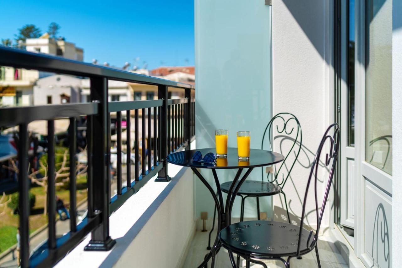 White & Gray Apartment ريثيمنو المظهر الخارجي الصورة