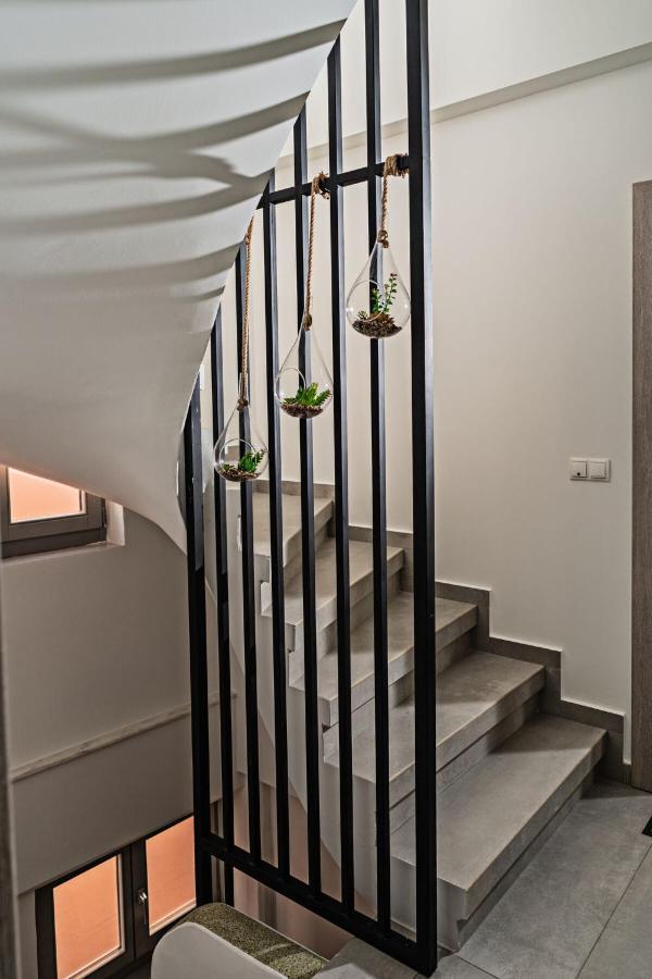 White & Gray Apartment ريثيمنو المظهر الخارجي الصورة