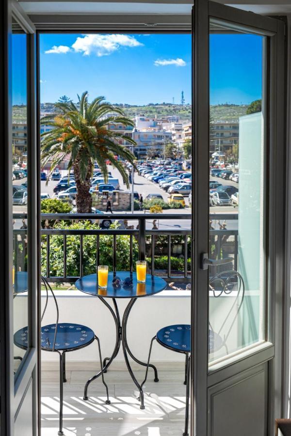 White & Gray Apartment ريثيمنو المظهر الخارجي الصورة