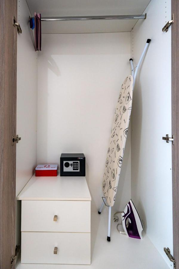 White & Gray Apartment ريثيمنو المظهر الخارجي الصورة