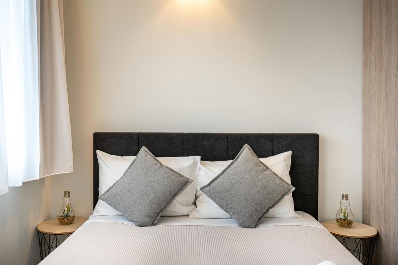 White & Gray Apartment ريثيمنو المظهر الخارجي الصورة