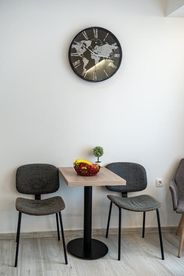 White & Gray Apartment ريثيمنو المظهر الخارجي الصورة