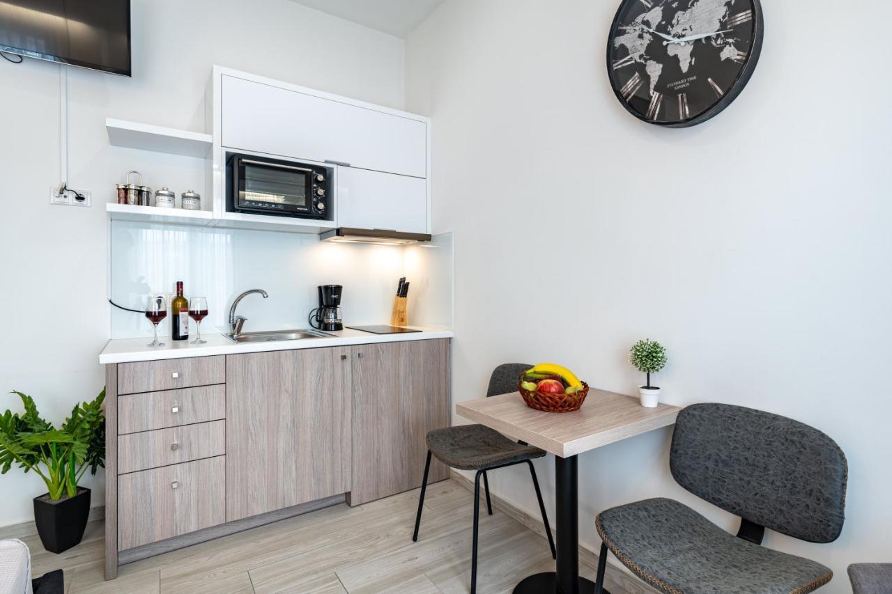 White & Gray Apartment ريثيمنو المظهر الخارجي الصورة