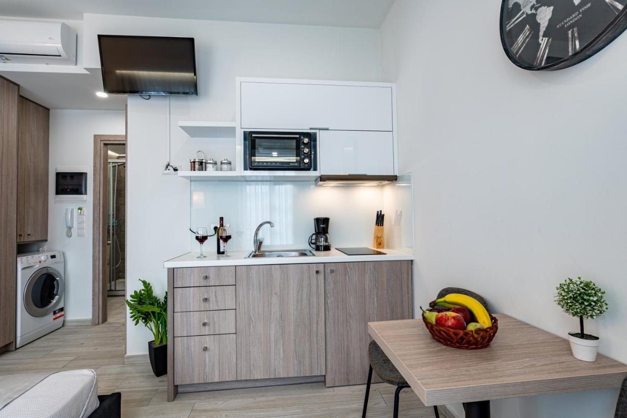 White & Gray Apartment ريثيمنو المظهر الخارجي الصورة